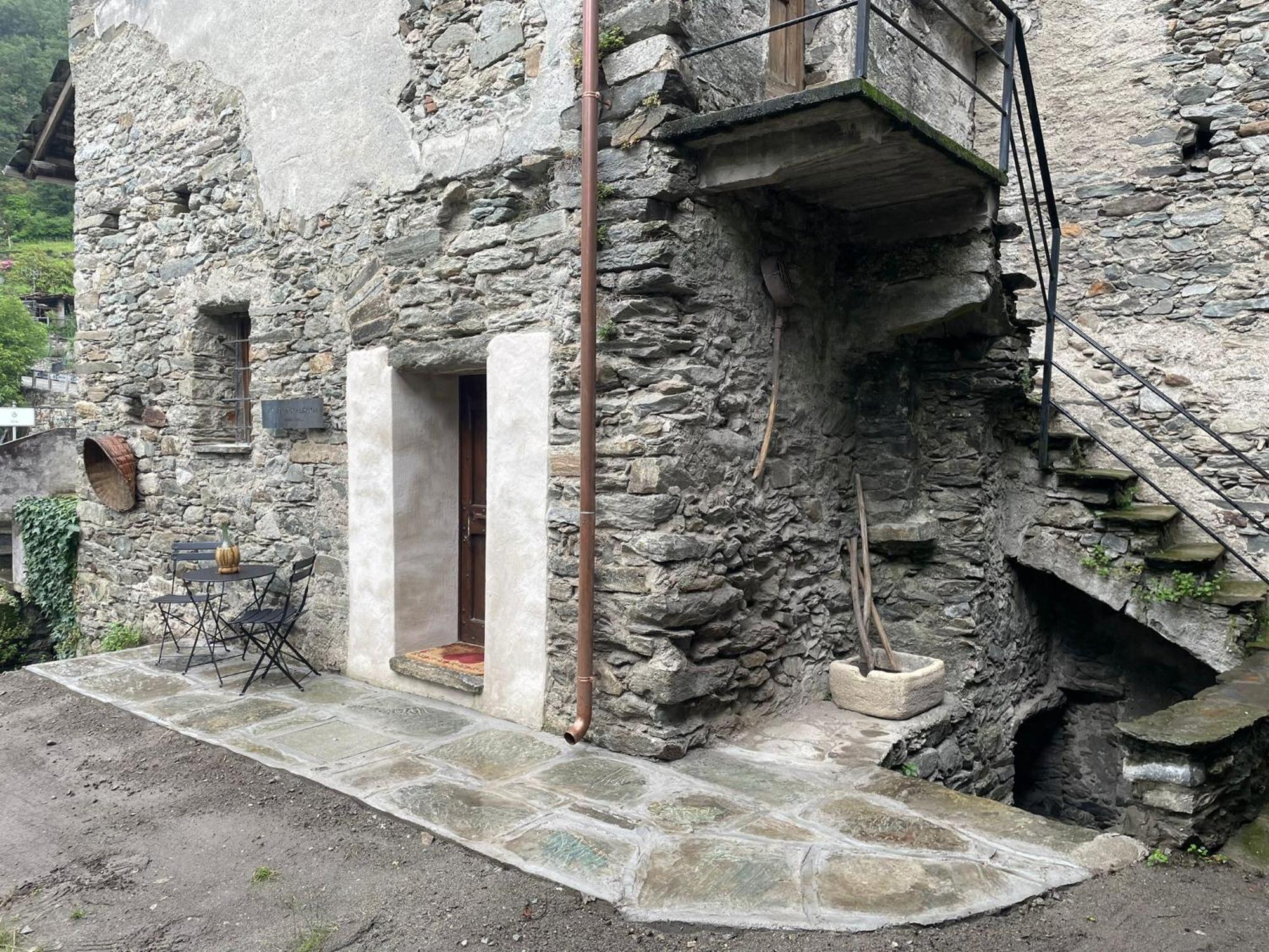 Apartament La Torre Colombaia - Monumento Del 1400 Arnad Zewnętrze zdjęcie
